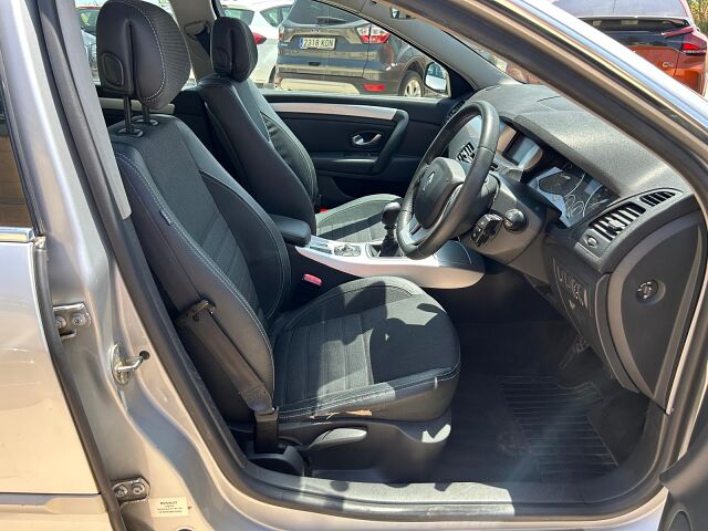 RENAULT LAGUNA DYNAMIQUE 2.0 SPANISH RHD IN SPAIN 109000 MILES SUPERB 2008